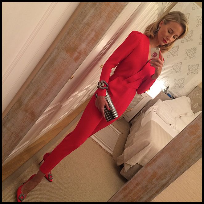 María León con mono rojo de Pedro del Hierro combinado con unos impresionantes Manolos de Manolo Blahnik, pendientes y pulsera de CAT, cartera de Jimmy Choo y estola de pelo de Nelsy Chelala. María León con mono rojo de Pedro del Hierro combinado con unos impresionantes Manolos de Manolo Blahnik, pendientes y pulsera de CAT, cartera de Jimmy Choo y estola de pelo de Nelsy Chelala.