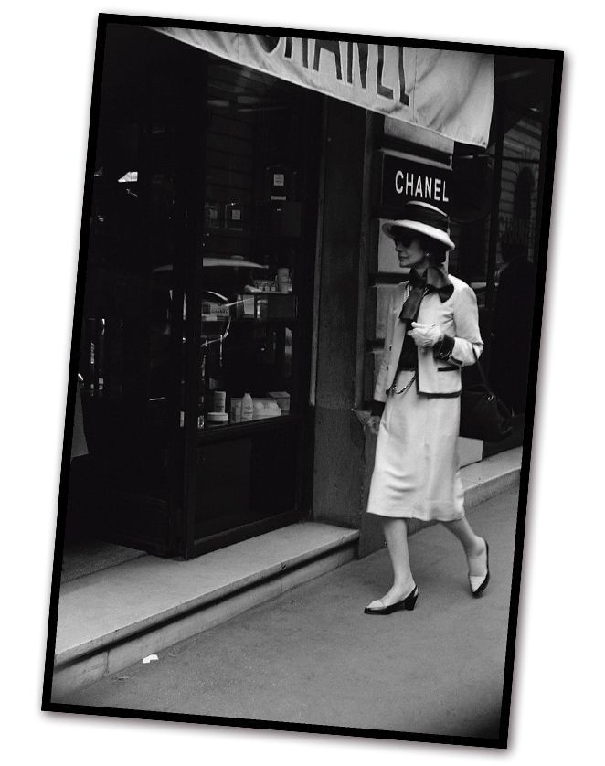 Chanel abre su primera casa de Alta Costura en el mítico número 31 de la Rue Cambon, en París.