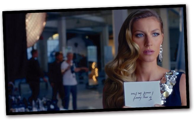 Con la elección de Gisele quisieron demostrar que los valores Chanel son reales y tangibles y que la mujer moderna se reinterpreta constantemente. Con la elección de Gisele quisieron demostrar que los valores Chanel son reales y tangibles y que la mujer moderna se reinterpreta constantemente.