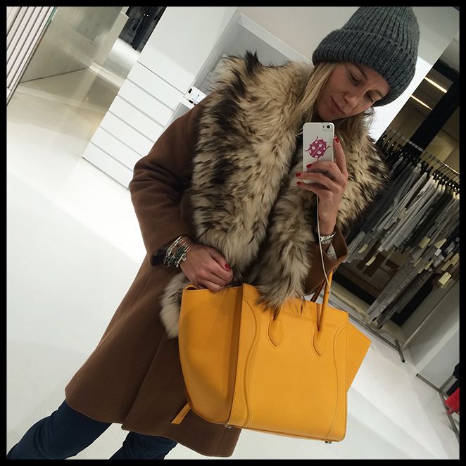 Mi bolso amarillo de Celine (daba un punto de luz a los looks!!) y mi boa de pelo de Nelsy Chelala, fueron mis inseparables y los accesorios protagonistas de la mayoría de mis estilismos. Mi bolso amarillo de Celine (daba un punto de luz a los looks!!) y mi boa de pelo de Nelsy Chelala, fueron mis inseparables y los accesorios protagonistas de la mayoría de mis estilismos.