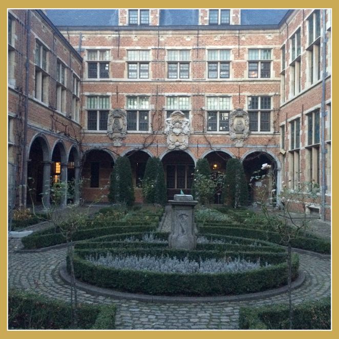 El Museo Plantin-Moretus, es el Museo de la imprenta. No puedes irte sin ver el jardín!!Es ideal!!Muy bucólico!!