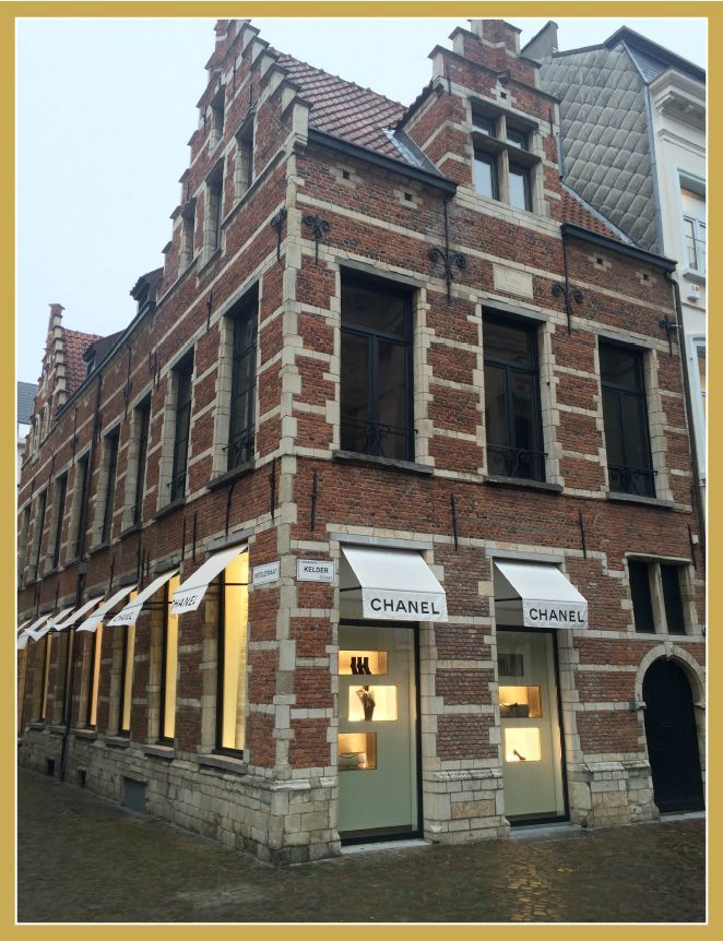 Otra zona buena de tiendas es Lombardenvest ,Kammenstraat y Komedie Plaats.