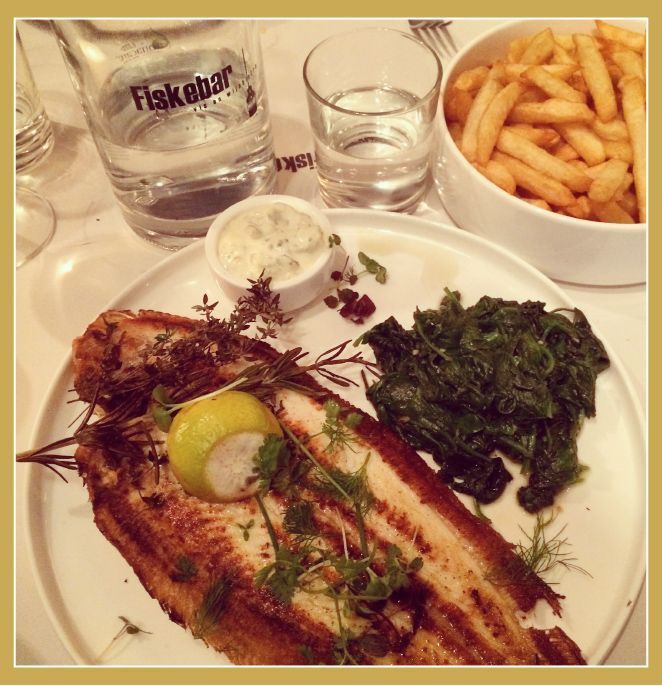 Fiskebar es el restaurante ideal para disfrutar de un buen pescado y marisco. Está en Marnixplaats.
