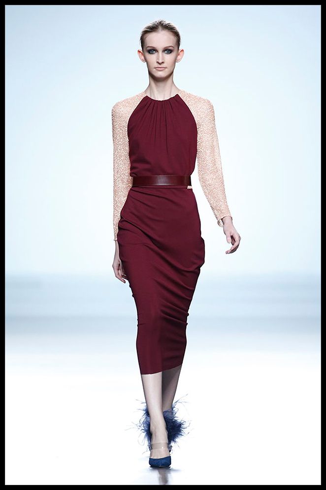 THE 2ND SKIN CO: Este espectacular vestido midi con detalles en las mangas es perfecto para una cena formal con amigos.