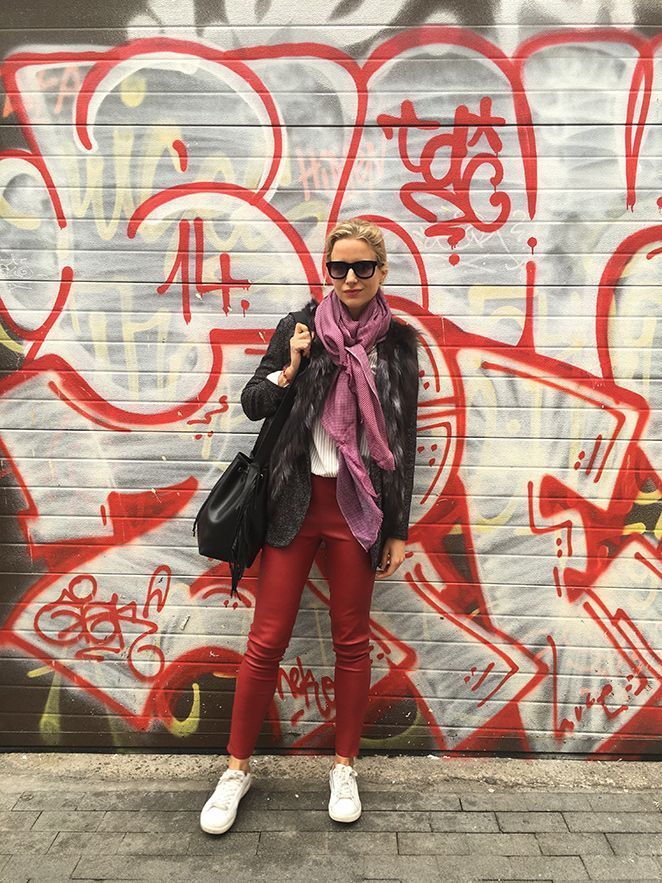 Look 90, leggings de cuero de colores