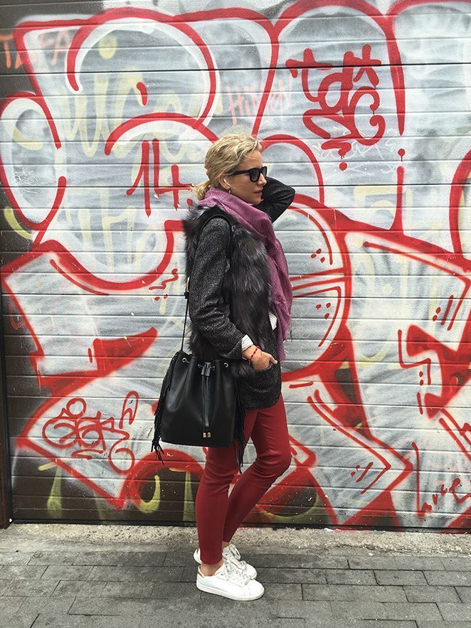 Look 90, leggings de cuero de colores