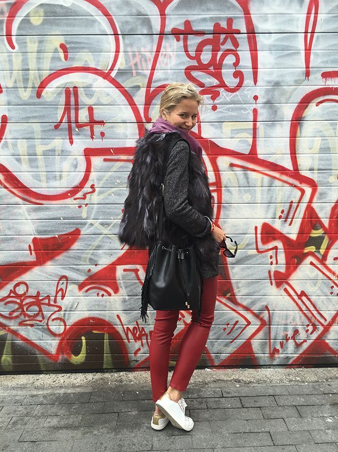 Look 90, leggings de cuero de colores