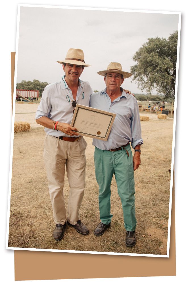 Y este año, como novedad, se hizo entrega del “Premio a la Conservación de las Tradiciones” que recayó en los “Carreteros de Gredos” que es una institución creada por los Reyes Católicos y que, hoy, todavía sigue existiendo.