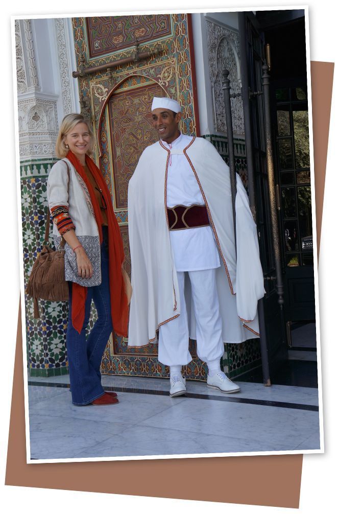 Claro que hablamos de un hotel muy exclusivo, con fuertes medidas de seguridad. Por ello es uno de los alojamientos preferidos por personalidades de todo el mundo (de hecho, allí han celebrado su boda Guardiola o Poppy Delevigne y se han alojado desde Churchill hasta Hitchcock, pasando por los Rolling Stones o Clinton).