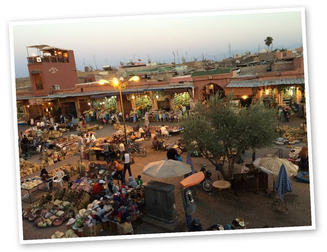 En la Medina os recomiendo para almorzar el Cafe Arabe donde se puede disfrutar de un menú típico marroquí, aderezado con ciertos toques occidentales, al igual que en Nomad, que es otro restaurante muy recomendable desde el que se puede disfrutar de preciosas vistas de la ciudad.